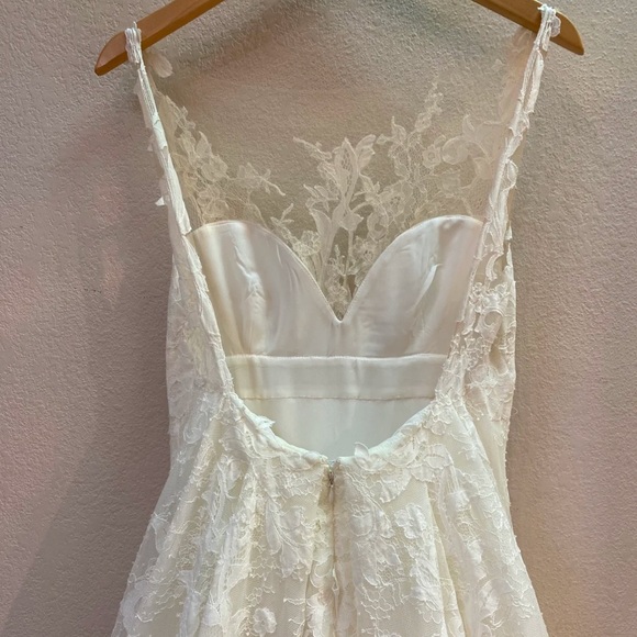 Pronovias Radila UNALTERED Wedding Dress - Picture 5 of 8